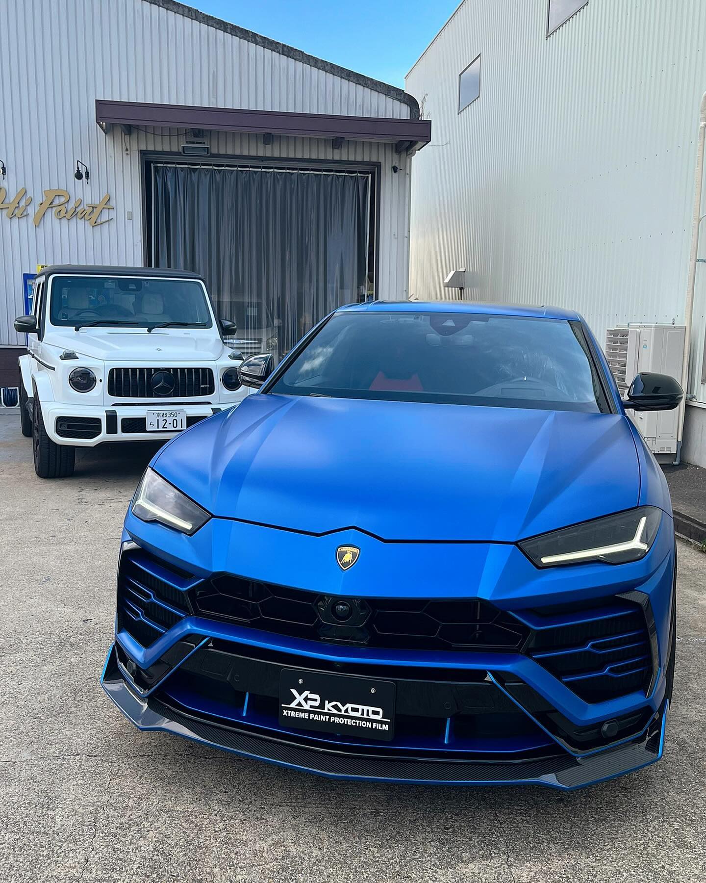 .
Lamborghini Urus

【Full Hood,Bumper,Fender】XPEL PPF STEALTH使用
【Mirror】XPEL PPF ULTIMATE PLUS使用
【Headlamp】スモークPPF

この度は当店へのご依頼ありがとうございました。
元々がマット塗装されてある車体への施工でしたが、プロテクションフィルムを貼っているのがわからないくらい自然でカッコいい仕上がりになりました☺️✨

XP-kyotoはXPELのプロテクションフィルム施工専門店。マットカラー車への美観保護と、グロス車のマットカラー化＋保護を実現。XPEL-DAPによる施工技術とグレードに合わせたカスタマイズ提案で美しさと耐久性を追求します。

プロテクションフィルムをお考えの際は是非、当店へご相談ください✨

XP-kyoto
617-0006 京都府向日市上植野町芝ケ本5-1
【お問い合わせ】　info@xp-kyoto.com
【ホームページ】　https://xp-kyoto.com

#ランボルギーニ #ウルス #lamborghini #XPkyoto #京都カーラッピング #京都プロテクション #京都カーフィルム #XPEL #XPELULTIMATEPLUS #XPELSTEALTH #ULTIMATEPLUS #STEALTH #ppf #protectionfilm #carwraping #ステルス #プロテクション #プロテクションフィルム #コーティング #カーコーティング #剥がせる塗装 #ラッピング #カーラッピング #インストーラー #高級車 #スーパーカー #車好き #スーパーカー好きと繋がりたい